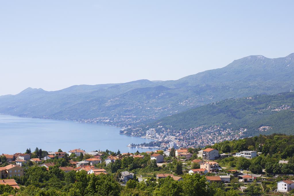 Apartments Villa Kastav In Old Town Center With Sea View And Parking Ruang foto
