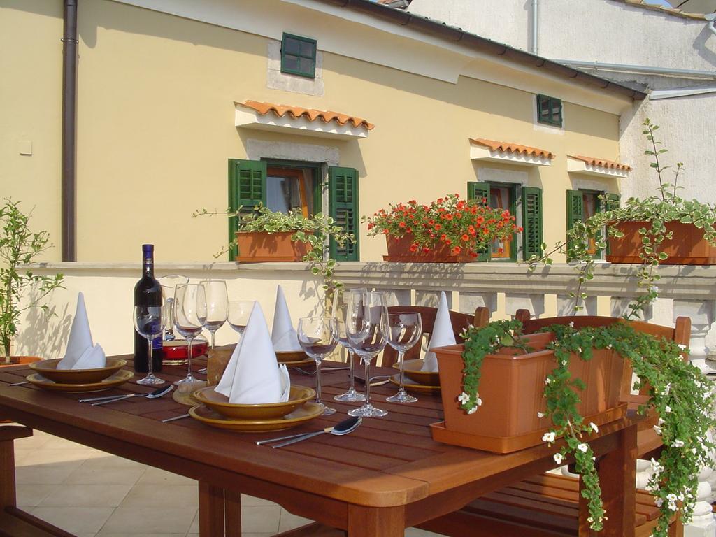 Apartments Villa Kastav In Old Town Center With Sea View And Parking Ruang foto